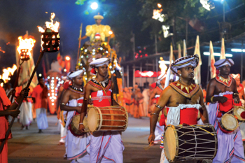 duruthu-perahera